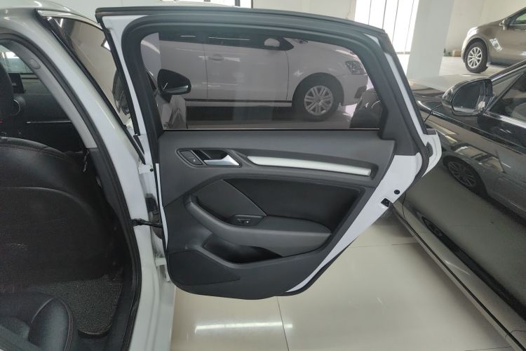 奥迪A3 2019款 Limousine 35 TFSI 进取型 国V中控内饰7006