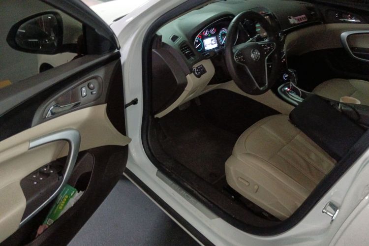 别克 君威 2015款 2.0L 精英时尚型中控内饰20