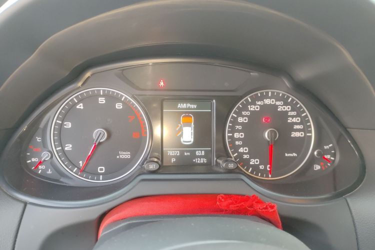 奥迪Q5 2018款 典藏版 40 TFSI 技术型中控内饰14