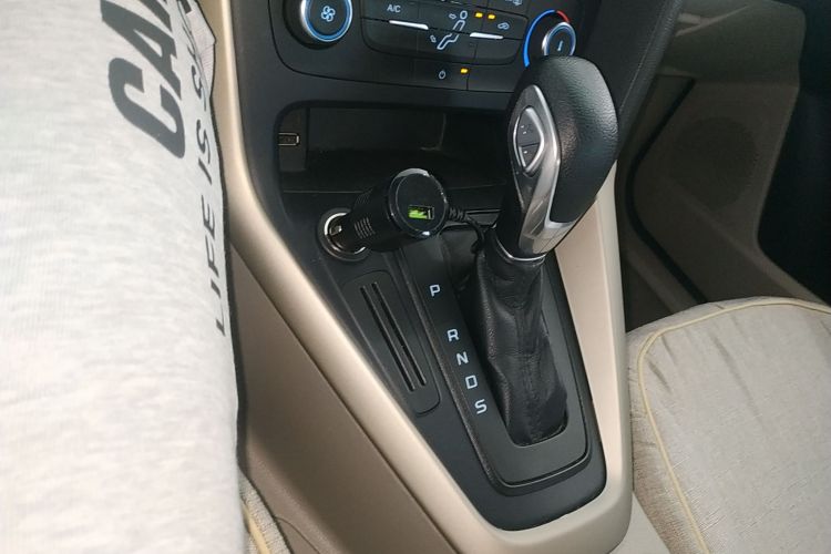 福特 福克斯 2017款 三厢 1.6L 自动舒适型智行版中控内饰18