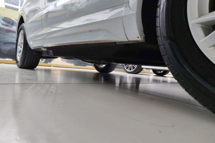 奥迪Q3 2018款 30周年年型 30 TFSI 时尚型机舱底盘29