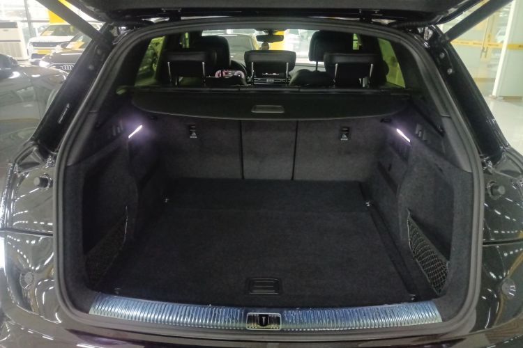 奥迪Q5L 2025款 45周年典藏版 40 TFSI 豪华动感型机舱底盘23