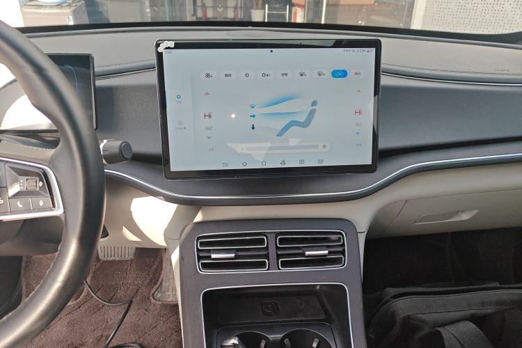 比亚迪 秦PLUS 2023款  冠军版 DM-i 120KM超越型中控内饰16