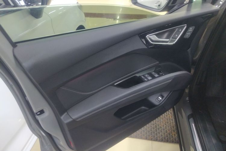 奥迪Q4 e-tron 2024款 40 e-tron 创境版中控内饰47