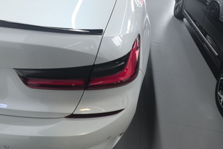 宝马3系 2022款 325Li M运动套装车身外观9