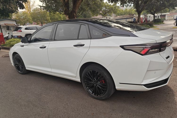 东风风神 奕炫MAX 2023款 1.5T 超酷潮爸版车身外观4