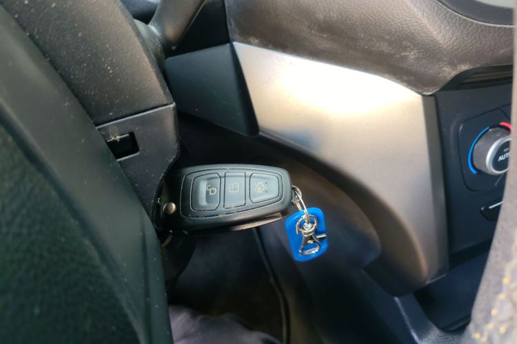 福特 翼虎 2019款 EcoBoost 180 两驱铂翼型 国VI中控内饰7001