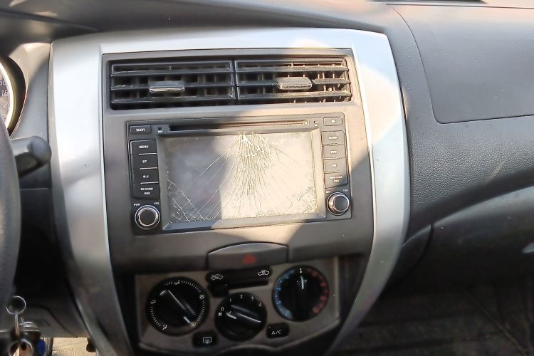 日产 骊威 2013款 1.6XL 手动豪华版中控内饰16