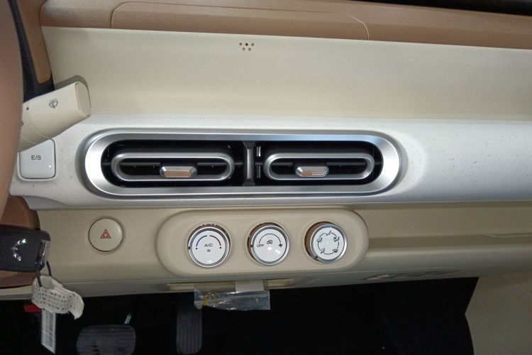 五菱汽车 宏光MINIEV 2024款 第三代 215km 青春版中控内饰16