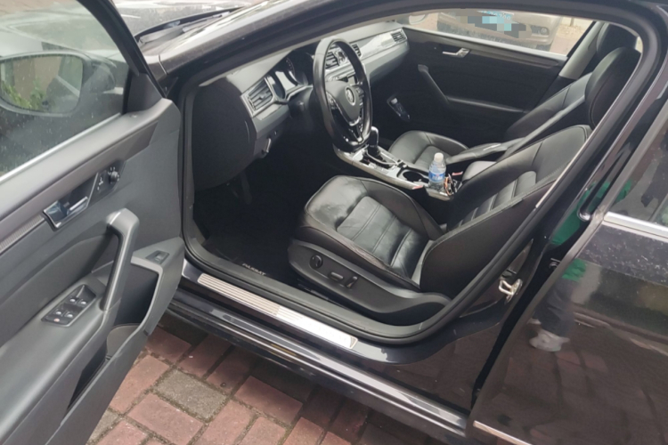 大众 帕萨特 2016款 330TSI DSG尊荣版中控内饰7003