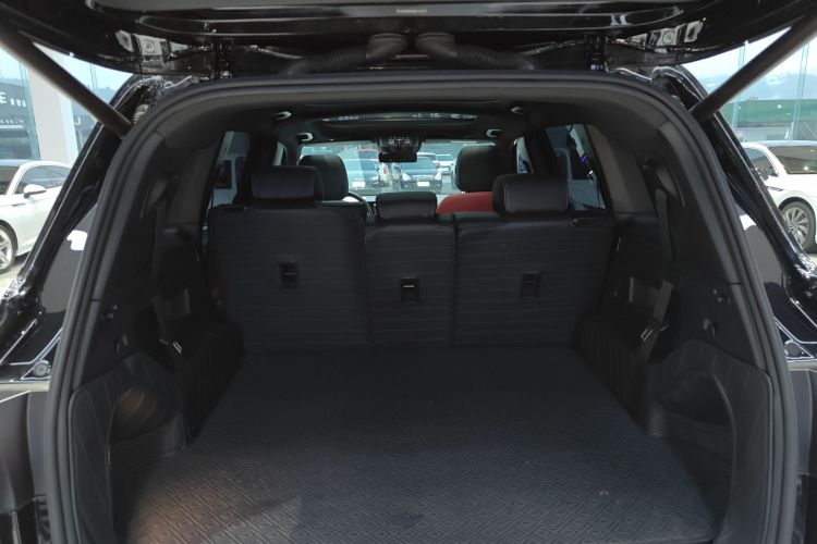 奔驰GLB AMG 2021款 改款 AMG GLB 35 4MATIC机舱底盘23