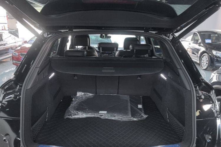 奥迪Q5L 2025款 45周年典藏版 40 TFSI 豪华动感型机舱底盘23