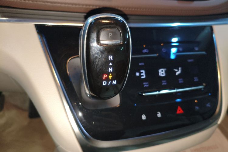 别克GL8 2021款 陆上公务舱 652T 尊贵型局部细节18