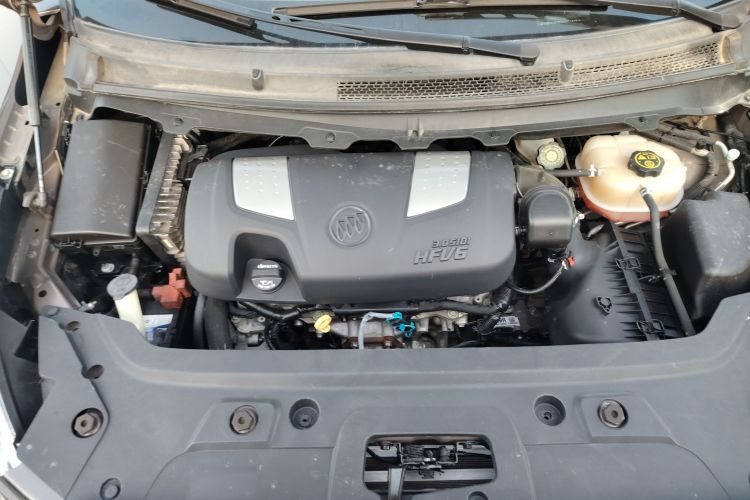 别克GL8 2014款 3.0L XT豪华商务旗舰版机舱底盘24