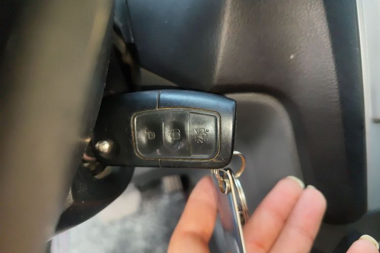 福特 福克斯 2013款 两厢经典 1.8L 自动基本型中控内饰7001