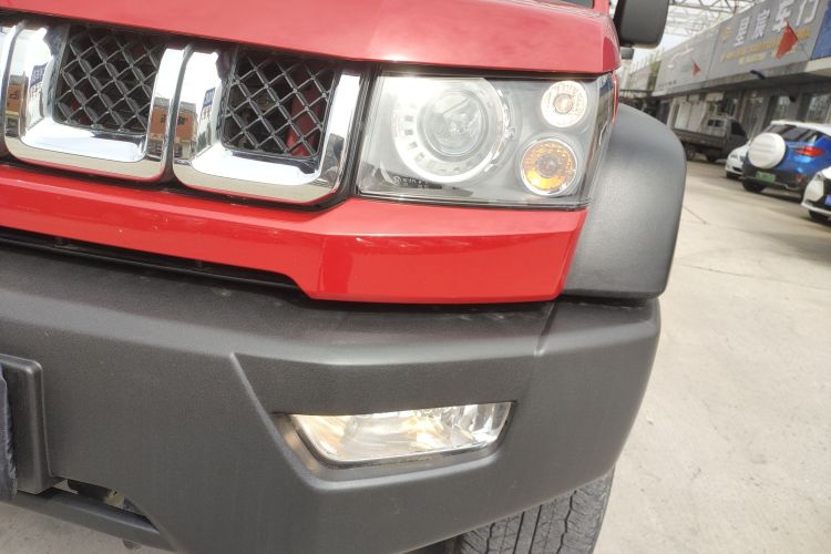 北京BJ40 2016款 40L 2.3T 自动四驱尊享版车身外观36