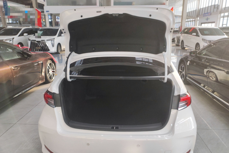 丰田 卡罗拉 2023款 1.8L 智能电混双擎 精英版机舱底盘23