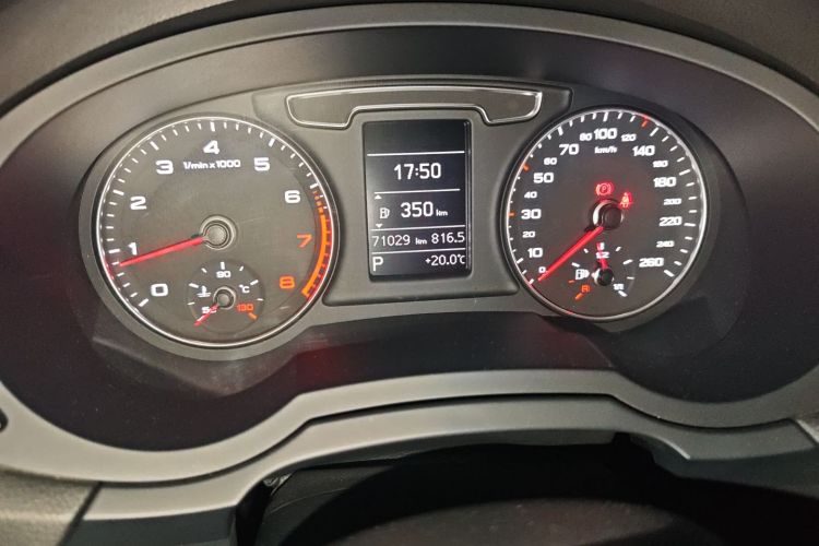 奥迪Q3 2016款 30 TFSI 时尚型中控内饰15