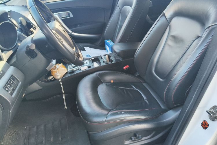 奔腾X80 2013款 2.0L 自动豪华型中控内饰19