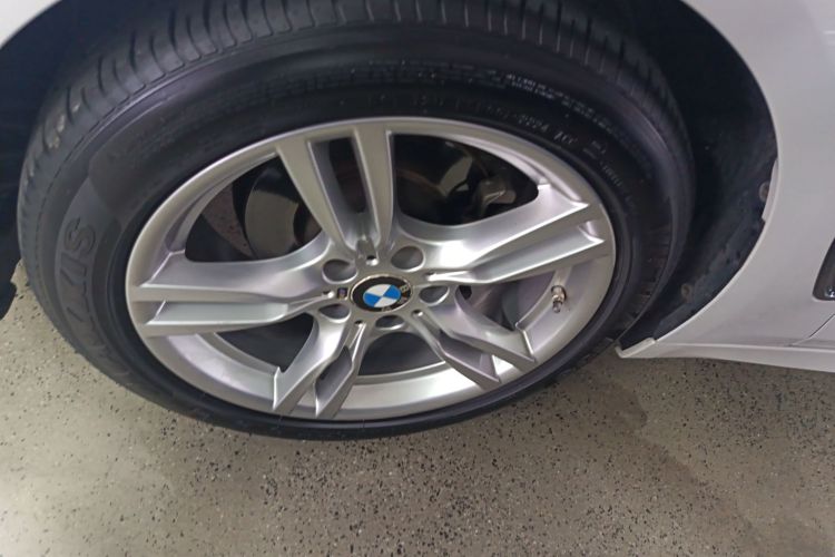 宝马3系GT 2019款 320i M运动套装车身外观6007