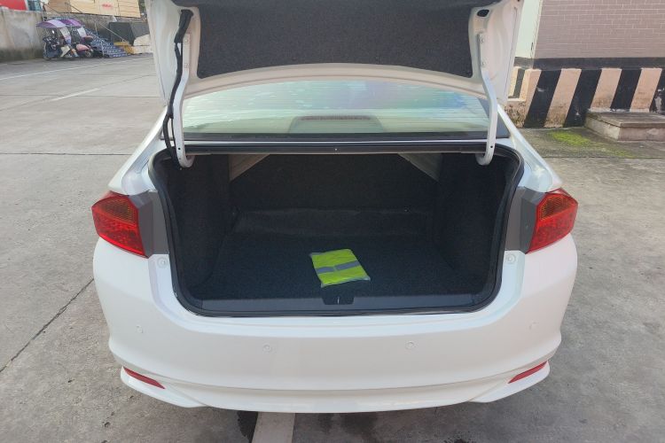 本田 锋范 2017款 1.5L 手动舒适版机舱底盘23