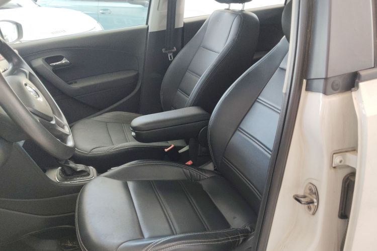 大众 Polo 2014款 1.4L 自动舒适版中控内饰19