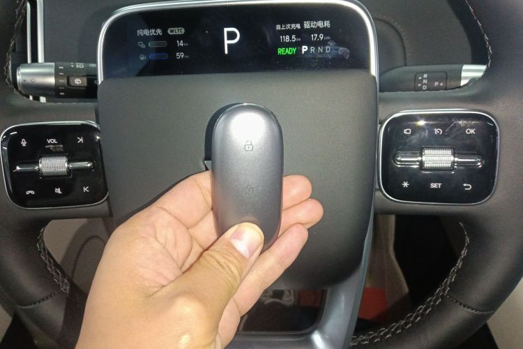 理想汽车 理想L9 2024款 Ultra中控内饰11