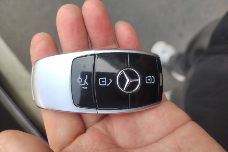 奔驰E级 2019款 E 260 L中控内饰11