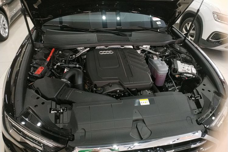 奥迪A6L 2025款 改款 45 TFSI quattro 臻选动感型机舱底盘24