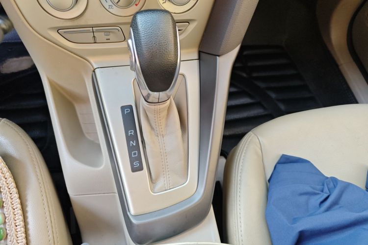 福特 福克斯 2012款 三厢 1.6L 自动舒适型中控内饰18