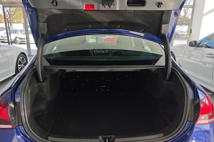 奔驰A级 2020款 改款 A 200 L 运动轿车时尚型机舱底盘23