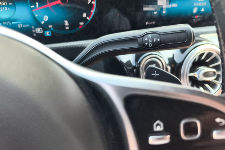 奔驰A级 2022款 改款 A 200 L 运动轿车动感型中控内饰18