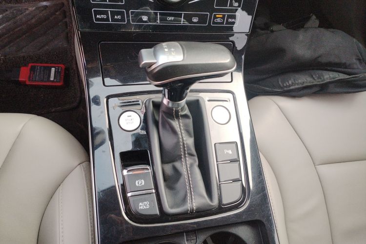 红旗H5 2018款 30TD 智联韵动版中控内饰18