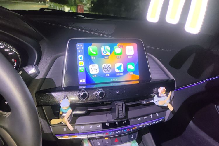 凯迪拉克CT4 2022款 28T 豪华型中控内饰16