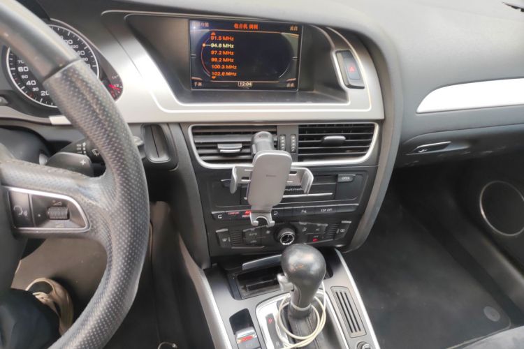 奥迪A4L 2010款 2.0 TFSI 运动型中控内饰16