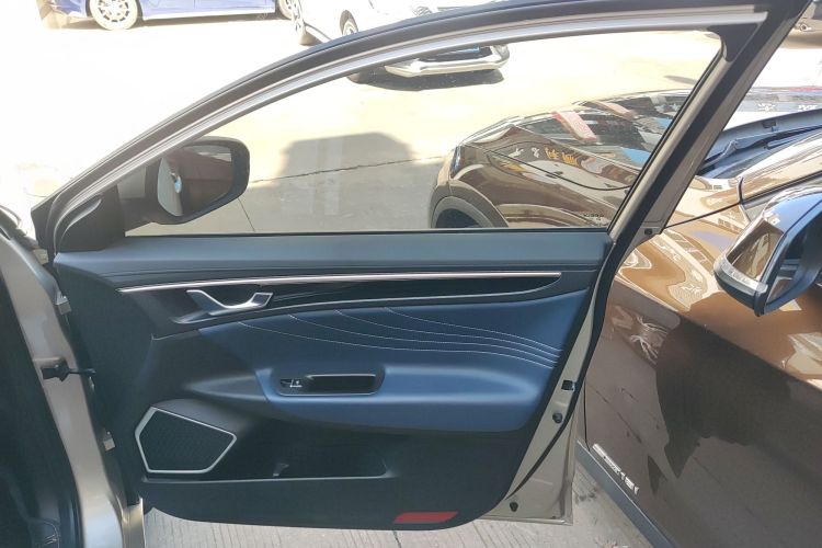 吉利汽车 帝豪GL 2021款 UP 1.4T CVT领曜型中控内饰7004