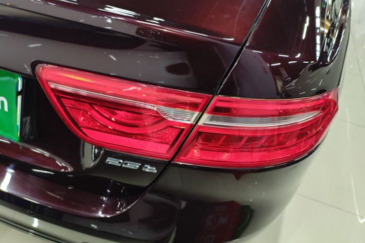 捷豹XEL 2019款 2.0T 250PS 尊享版车身外观9