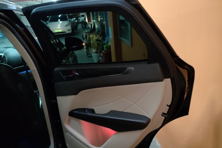 林肯MKC 2017款 2.0T 两驱尊雅版中控内饰7006