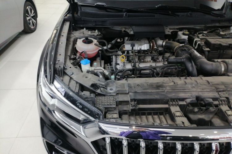 红旗HS5 2022款 改款 2.0T 智联旗享版机舱底盘25