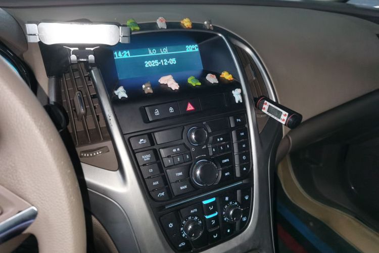 别克 英朗 2013款 GT 1.6L 自动时尚版中控内饰16