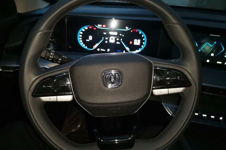 长安 逸动 2022款 PLUS 蓝鲸NE 1.4T GDI DCT尊贵版局部细节13