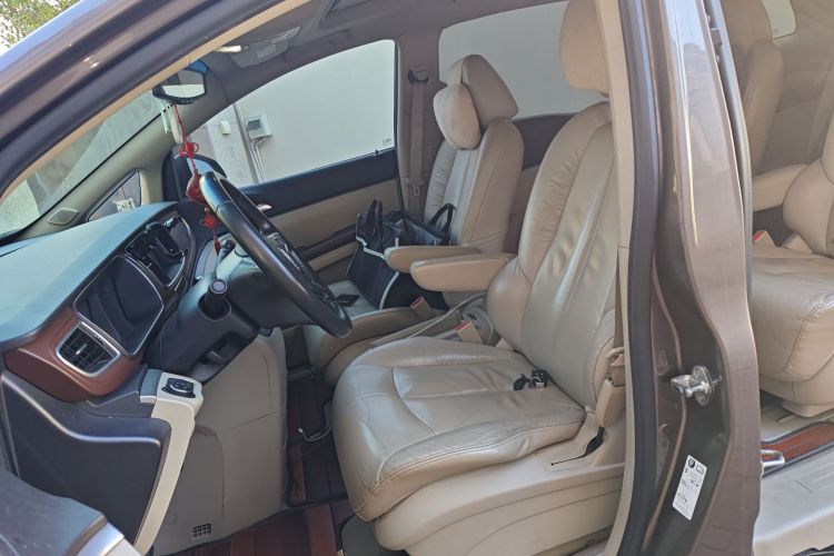 别克GL8 2014款 3.0L GT豪华商务豪雅版局部细节19