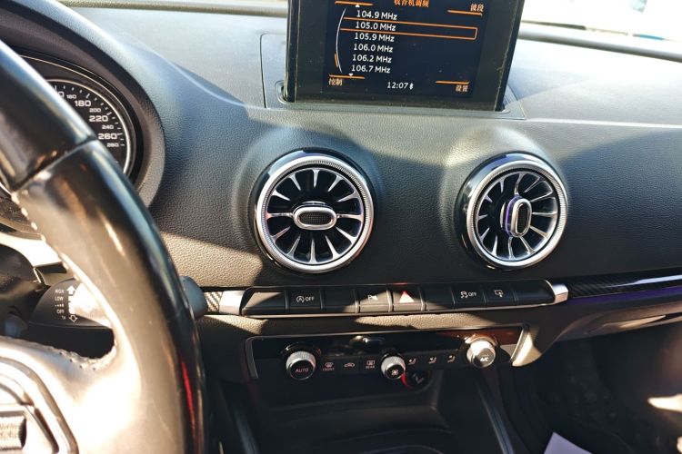 奥迪A3 2016款 Limousine 35 TFSI 领英型中控内饰16