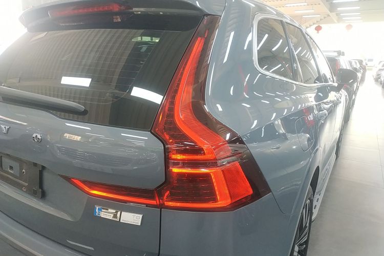 沃尔沃XC60新能源 2022款 T8 插电混动 四驱智远豪华版车身外观9