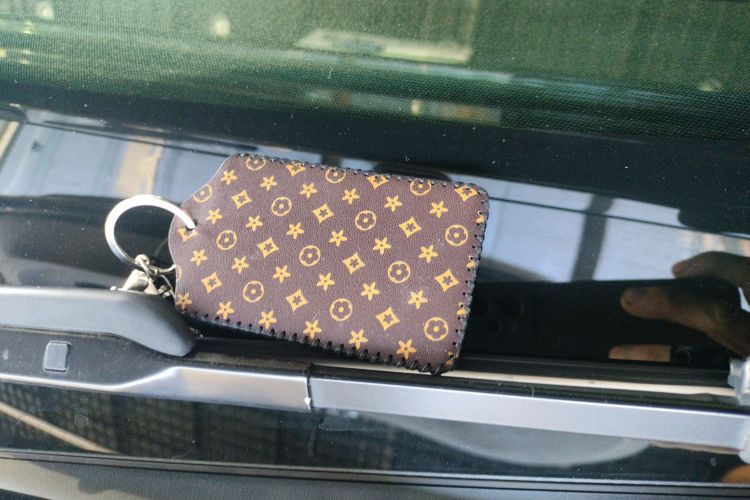 特斯拉 Model Y 2022款 长续航全轮驱动版中控内饰11