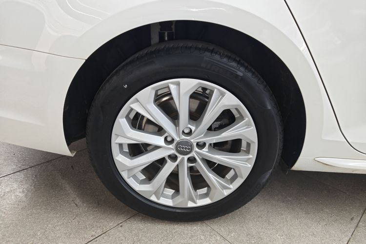 奥迪A4L 2019款 40 TFSI 进取型 国VI车身外观6008