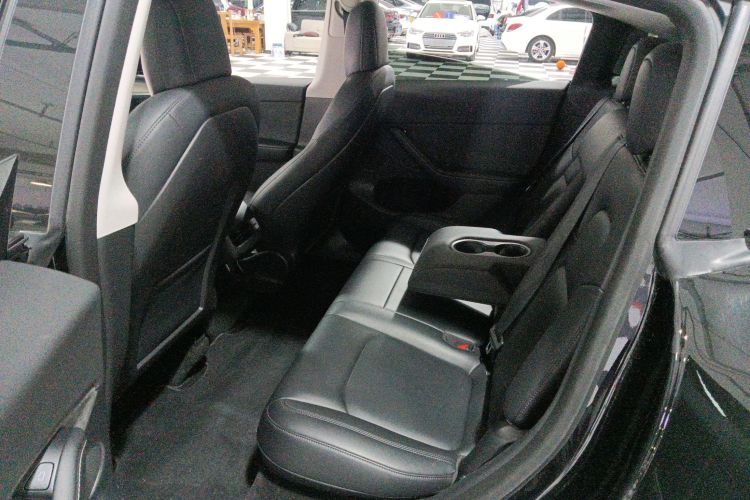 特斯拉 Model Y 2021款 标准续航后驱版中控内饰21