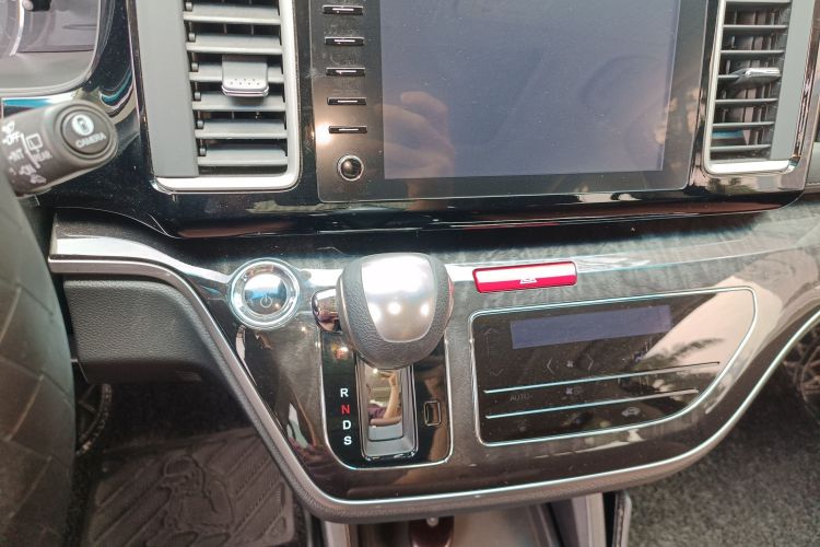 本田 艾力绅 2019款 2.0L 混动至尊版局部细节16