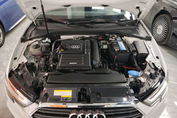 奥迪A3 2019款 Limousine 35 TFSI 运动型 国V机舱底盘24