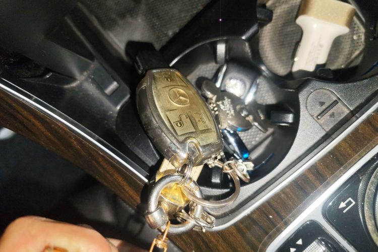 奔驰GLC 2019款 改款 GLC 260 L 4MATIC 豪华型中控内饰11